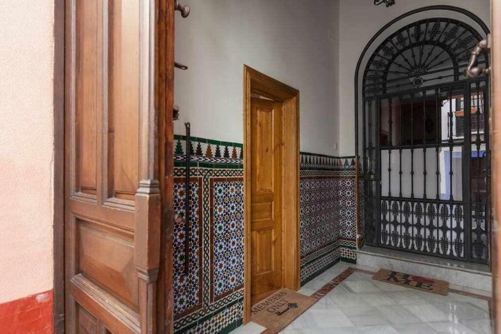Monkeys Apartments El Arenal Santas Patronas เซบีญา ภายนอก รูปภาพ