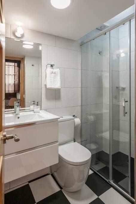 Monkeys Apartments El Arenal Santas Patronas เซบีญา ภายนอก รูปภาพ